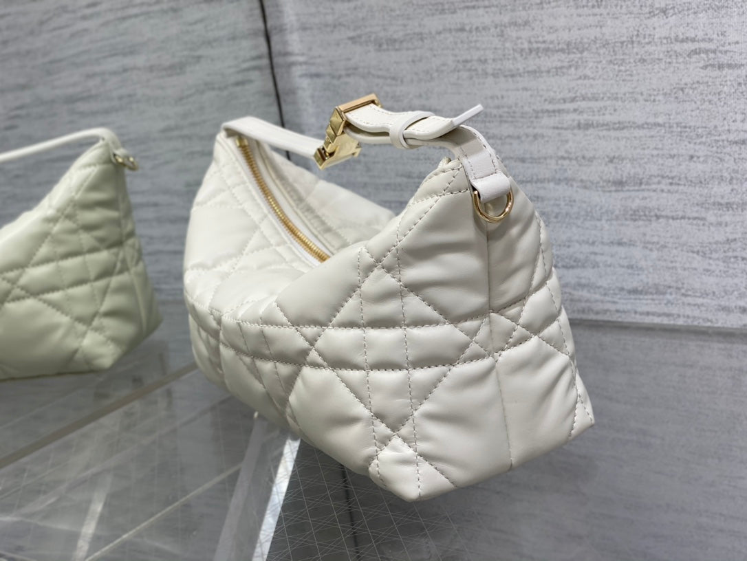 TRAVEL NOMAD POUCH 22 IN WHITE MACROCANNAGE LAMBSKIN GOLD HARDWARE