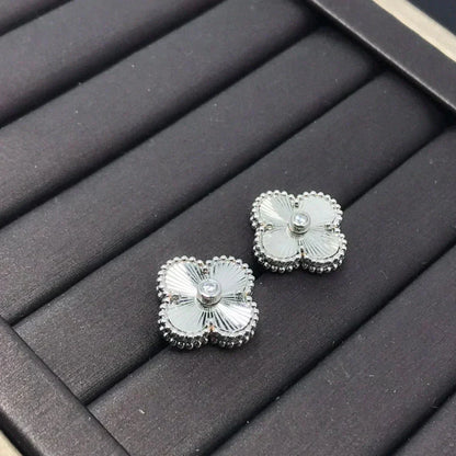 [⭐JeweliWhal]CLOVER MINI 9.5MM LASER EARRINGS