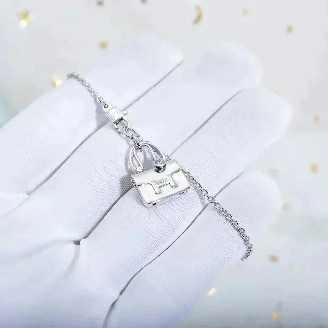 [⭐JeweliWhal]AMULETTE PEDANT SILVER NECKLACE