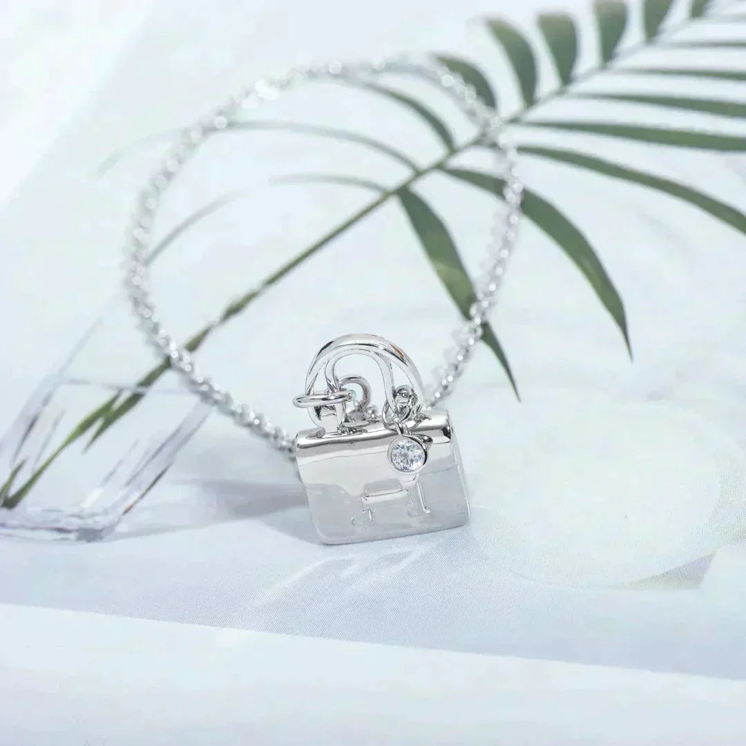 [⭐JeweliWhal]AMULETTE PEDANT SILVER NECKLACE