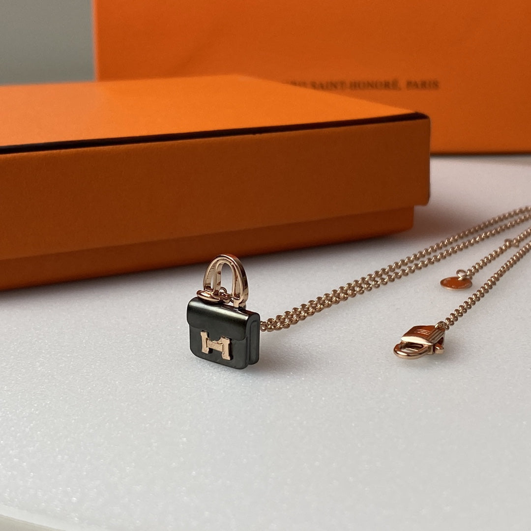 [⭐JeweliWhal]CONSTANCE BLACK PEDANT PINK GOLD NECKLACE