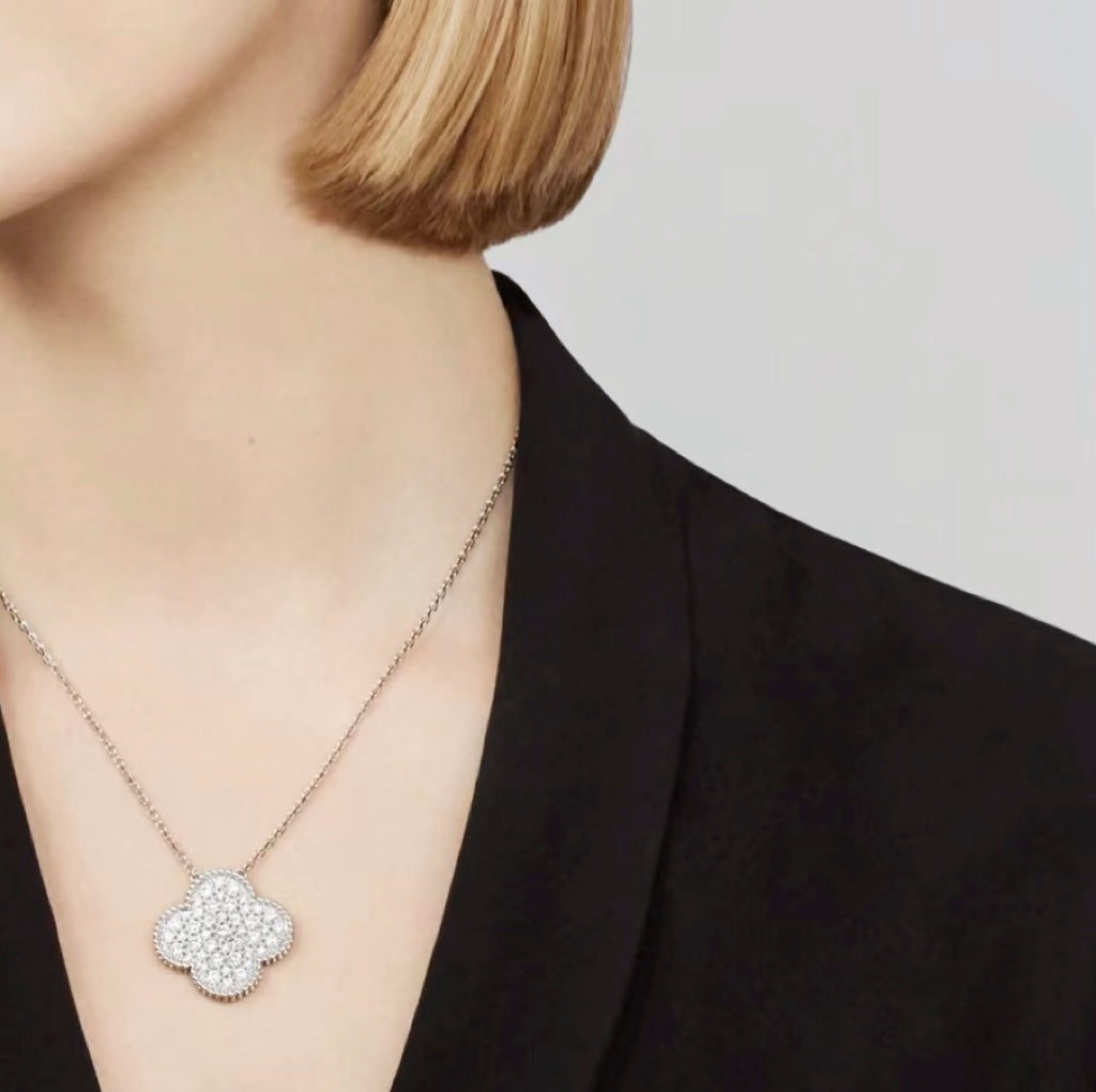 [⭐JeweliWhal]CLOVER 25MM LARGE PENDANT DIAMOND PAVED SILVER NECKLACE