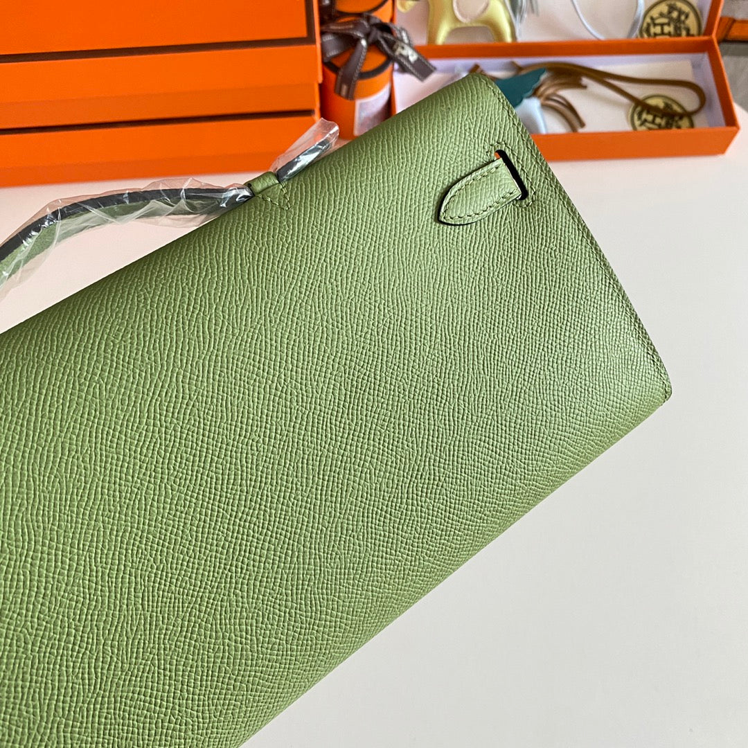 KELLY CUT 31 IN APPLE GREEN CALFSKIN WITH SILVER HARDWARE