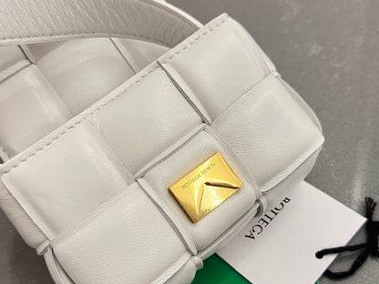MINI CASSETTE 12 IN WHITE LAMBSKIN