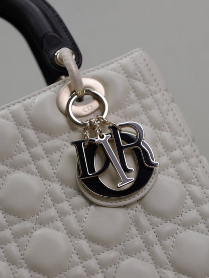 MEDIUM LADY BAG 24 IN WHITE QUILTED MACROCANNAGE CALFSKIN BLACK STRAP