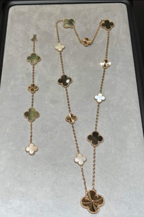 [⭐JeweliWhal]DETACHABLE CLOVER 15(11+4) FLOWER SILVER NECKLACE SET